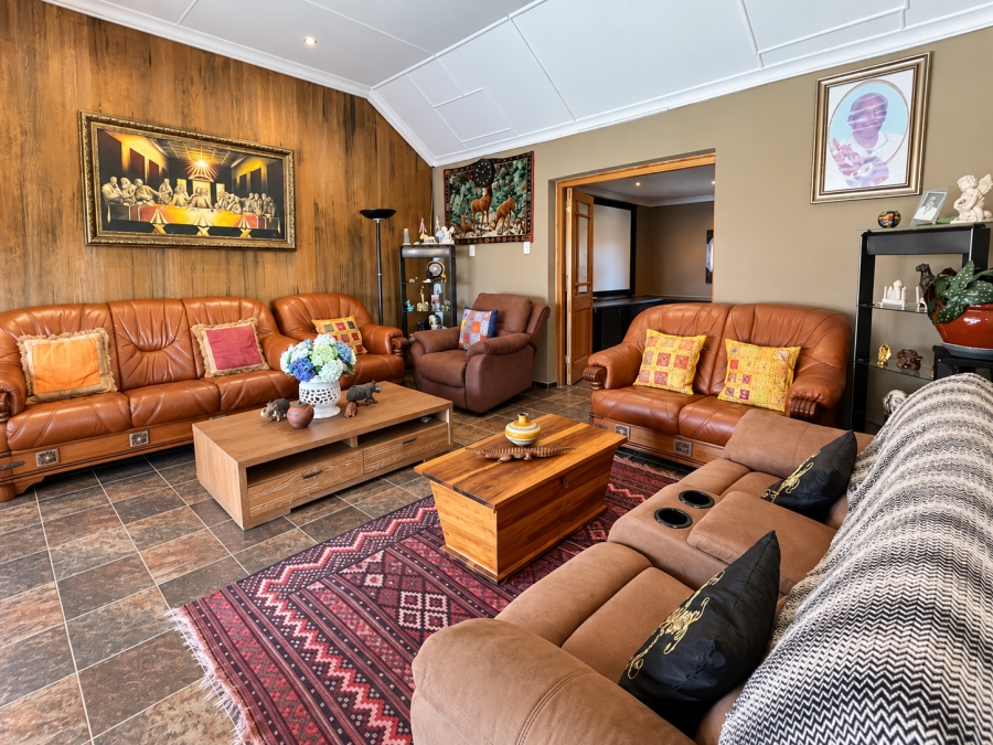 4 Bedroom Property for Sale in Bonza Bay Eastern Cape